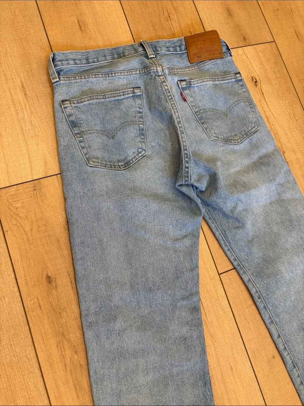Levi's 501 Light Blue Straight Jeans